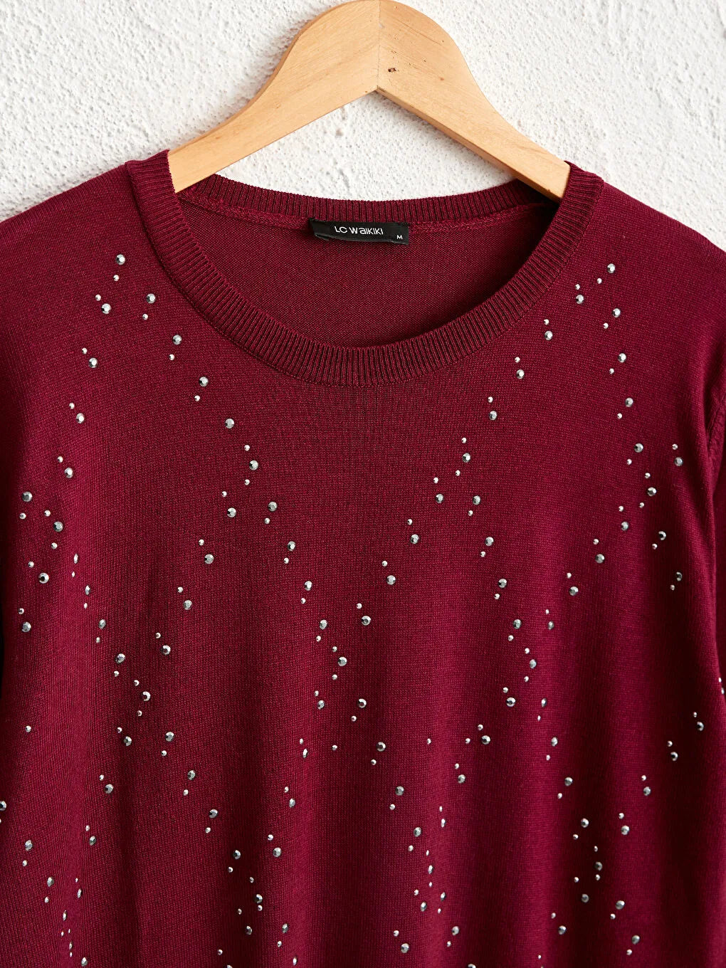 LC WAIKIKI Shiny knit sweater with sequin embroidery